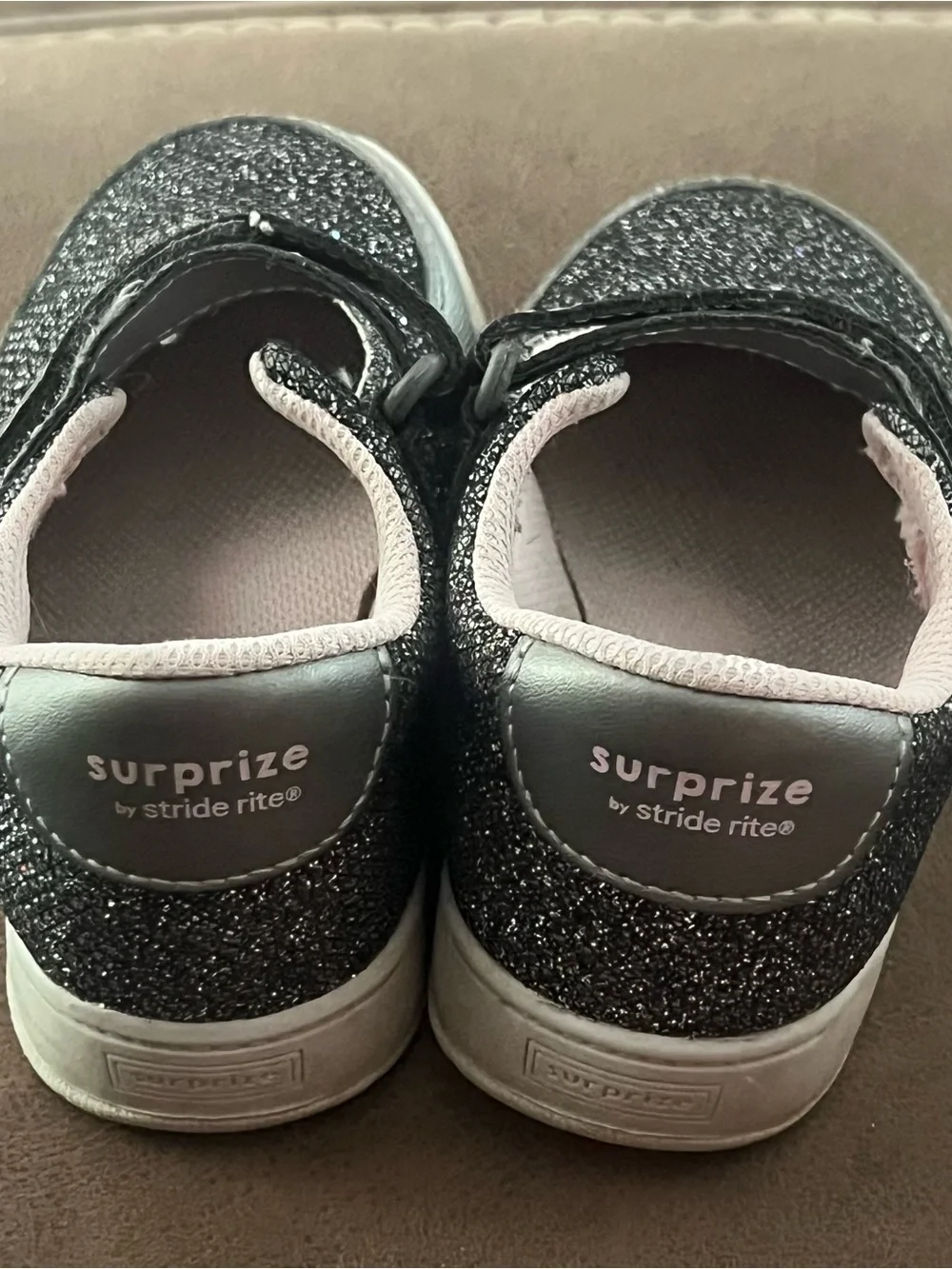 Stride Right Surprize. Girl. Size 9. Black. Glitter